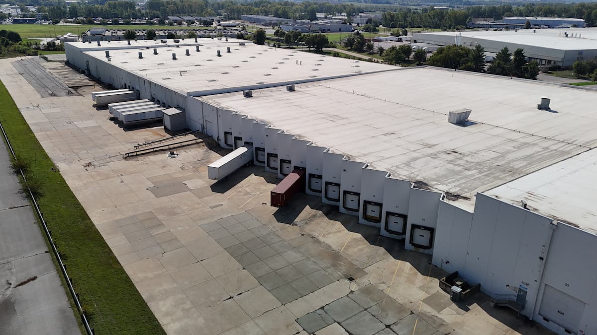 305 Rock Industrial Park Dr., Bridgeton, Missouri Warehouse Docking Station